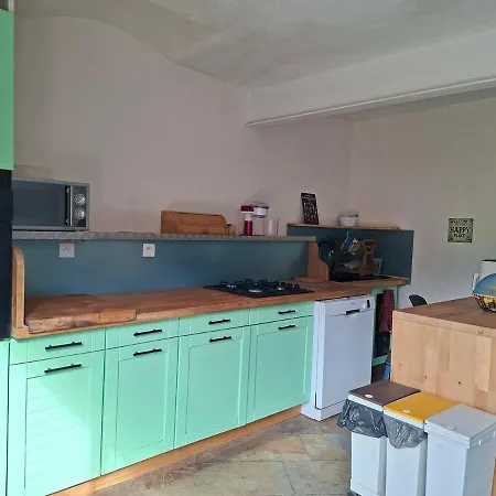 With South-facing Terrace - 3 Bedrooms *