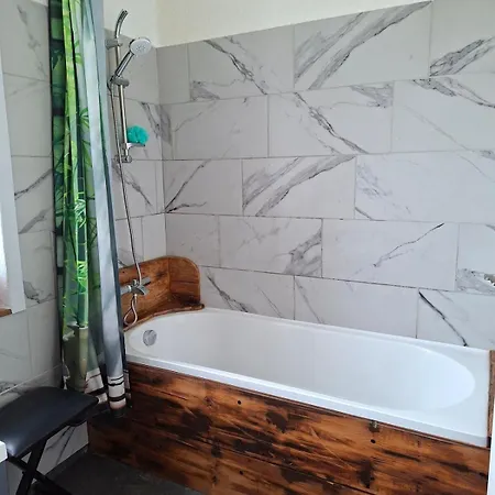 With South-facing Terrace - 3 Bedrooms *